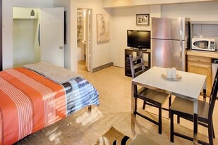 1018 Memorial Dr NW in Calgary, AB - Building Photo