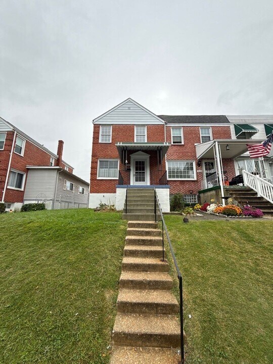 7455 Manchester Rd in Dundalk, MD - Building Photo