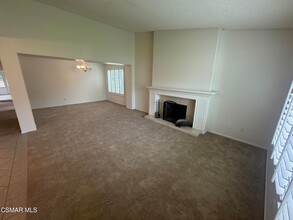 6439 Hazel Cir in Simi Valley, CA - Building Photo - Building Photo