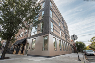 1607 W Le Moyne St in Chicago, IL - Building Photo - Building Photo