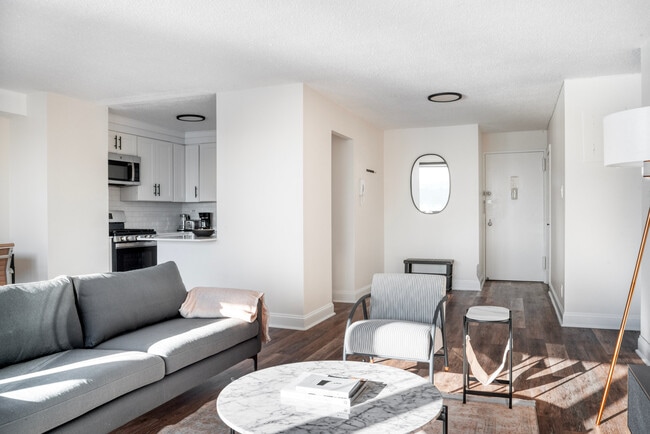 10 Waterside Plaza in New York, NY - Building Photo - Building Photo