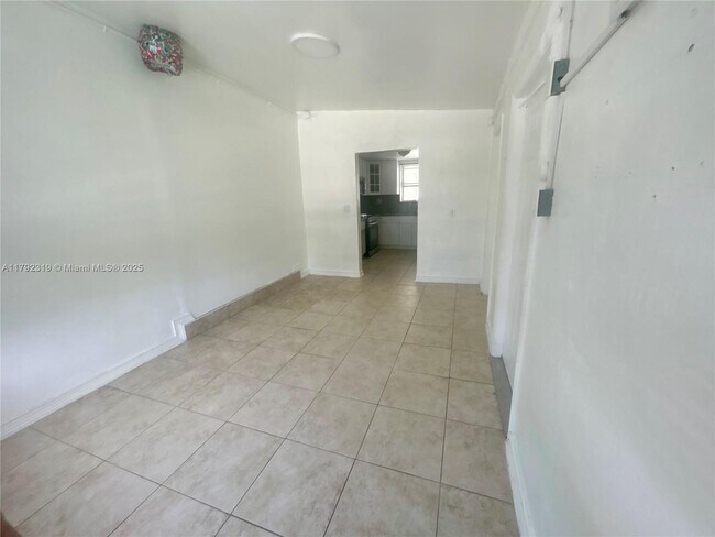 32 Allen Rd in West Park, FL - Building Photo - Building Photo