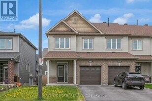 940 Kilbirnie Dr in Ottawa, ON - Building Photo