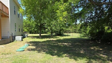 2474 Joe Davis Rd in Whitewright, TX - Building Photo - Building Photo