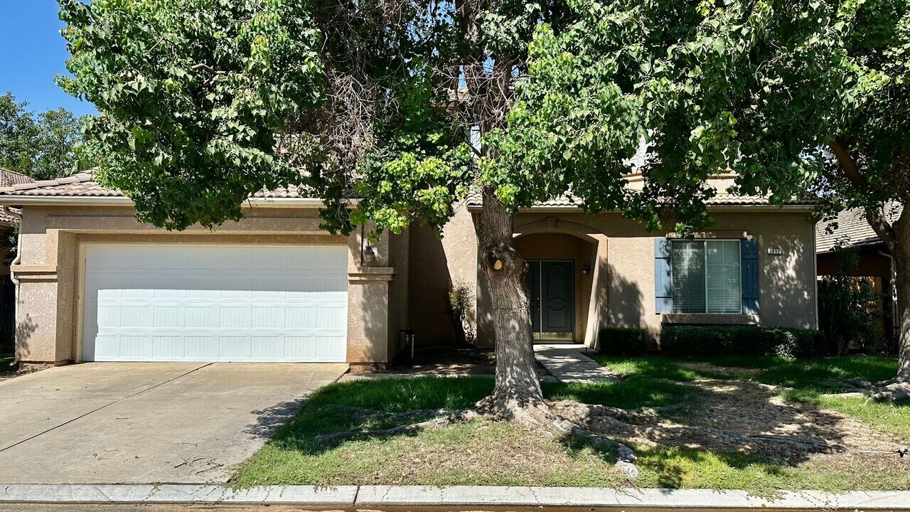 2652 E Spice Way in Fresno, CA - Building Photo