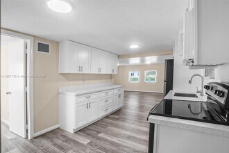 212 SW 11th St in Dania Beach, FL - Building Photo - Building Photo