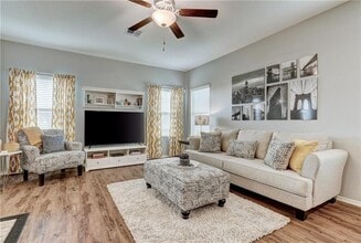 613 Circle Wy in Jarrell, TX - Building Photo - Building Photo