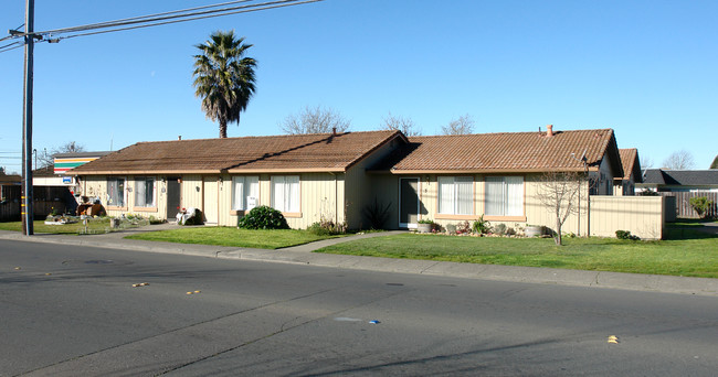 1647 Corby Ave in Santa Rosa, CA - Building Photo - Building Photo