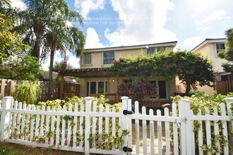 8385 SW 42nd Ct in Davie, FL - Building Photo - Building Photo