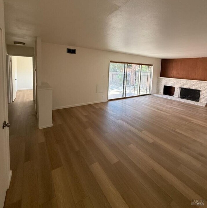 1754 Sycamore Dr in Fairfield, CA - Building Photo
