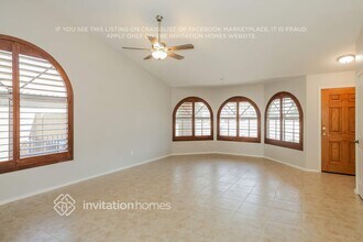 4558 E Via Dona Rd in Cave Creek, AZ - Foto de edificio - Building Photo