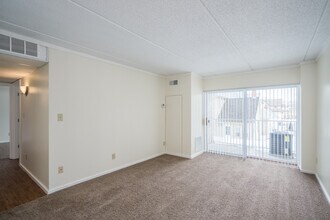 River Bluff Apartments in Mankato, MN - Building Photo - Interior Photo