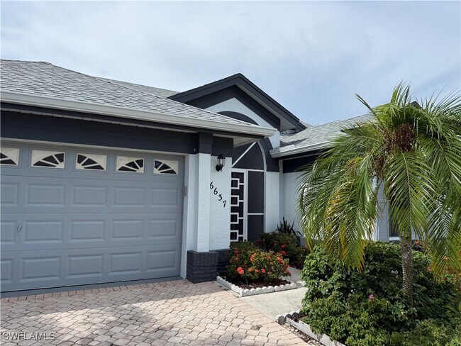 6637 Vancouver Ln in Naples, FL - Building Photo - Building Photo