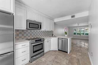 7871 SW 102nd Ln in Miami, FL - Foto de edificio - Building Photo