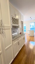 19 N Aberdeen St, Unit 305 in Chicago, IL - Building Photo - Building Photo