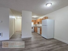 17140 SW Heritage Ct in Aloha, OR - Building Photo - Building Photo