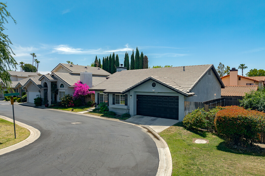 Tillerman Hills in Bakersfield, CA - Foto de edificio