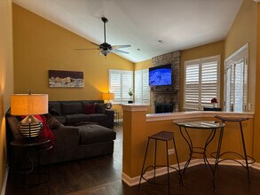 459 Rock Hall Cir in Grayslake, IL - Building Photo - Building Photo