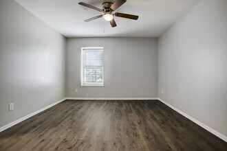 353 N Post Oak Ln in Houston, TX - Building Photo - Building Photo