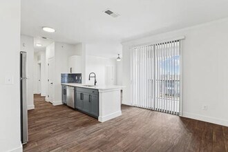 7301 Oakmont Blvd, Unit 621 in Fort Worth, TX - Foto de edificio - Building Photo