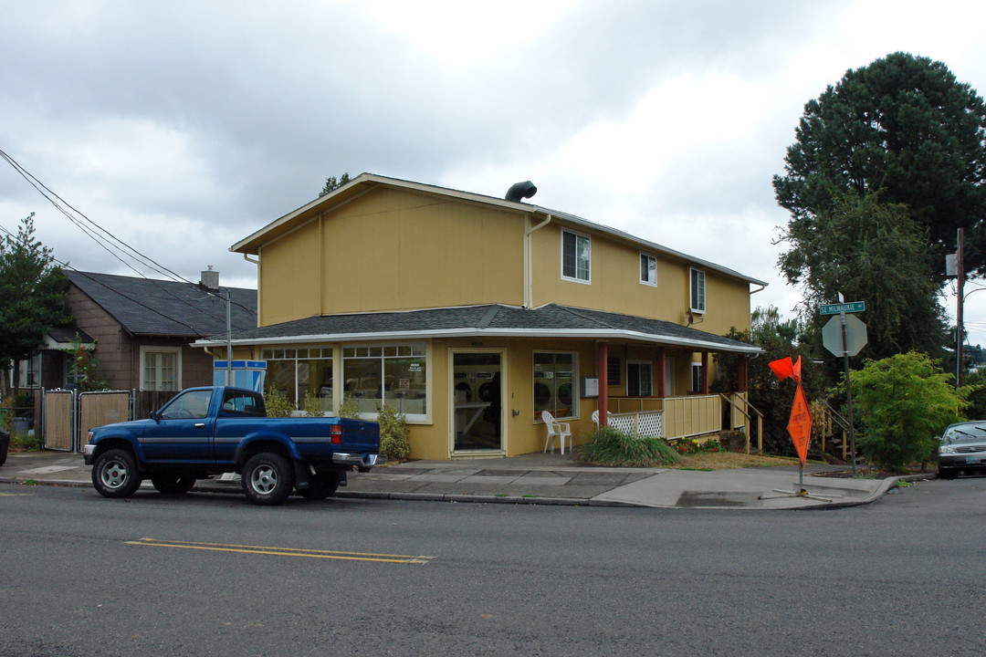 4346-4350 SE Milwaukie Ave in Portland, OR - Building Photo