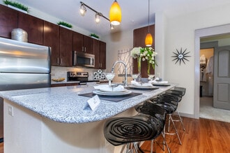 San Antigua in Houston, TX - Building Photo - Building Photo