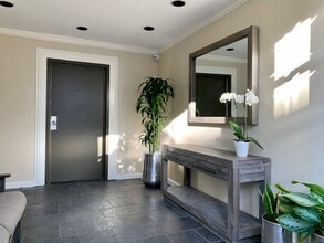 Castle Heights Apartments in Los Angeles, CA - Building Photo - Building Photo