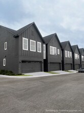 HARMON West Meade by Crescent Communities in Nashville, TN - Foto de edificio - Building Photo