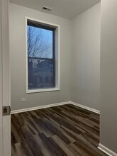 240 W 24th St, Unit 2F in Chicago, IL - Building Photo - Building Photo