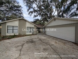 1404 Wildrose Dr in Lutz, FL - Building Photo