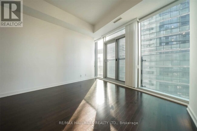 14-2814 York St in Toronto, ON - Building Photo - Building Photo