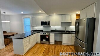 24 Farrington Ave in Boston, MA - Building Photo