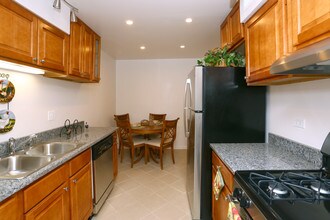 Promenade Apartments in Bolingbrook, IL - Building Photo - Interior Photo