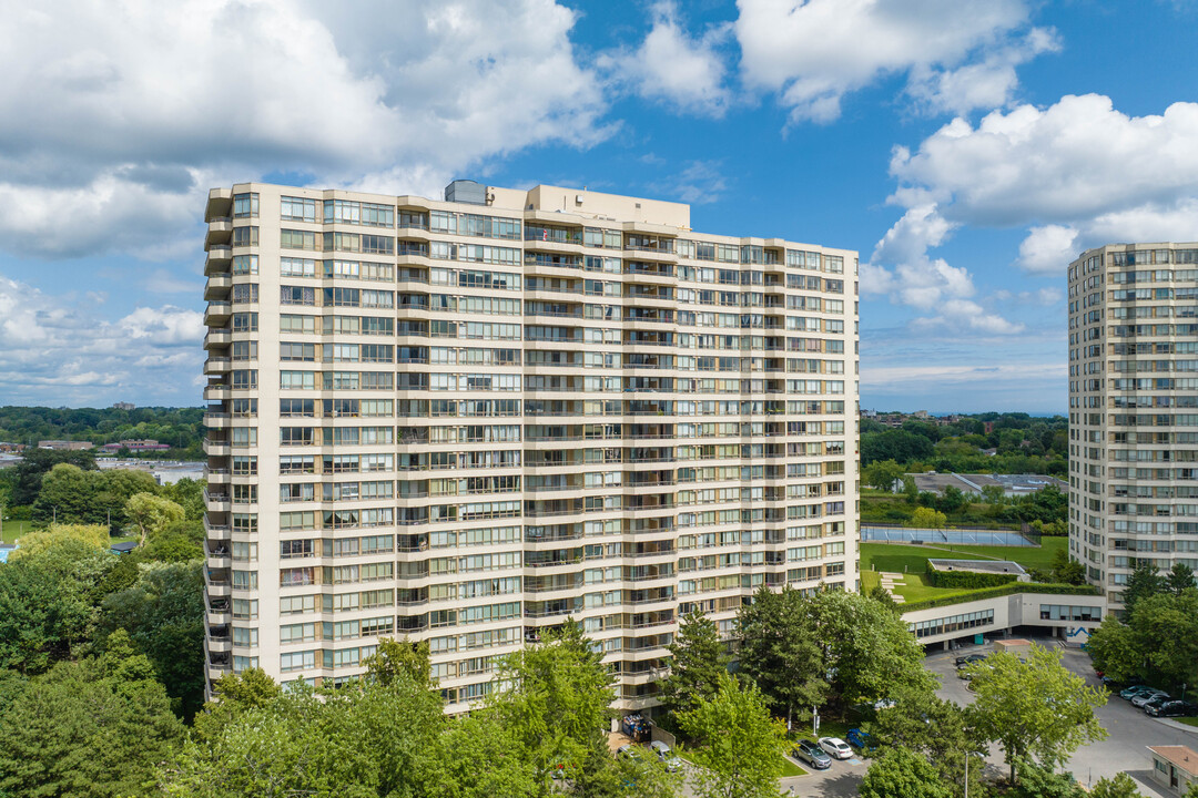 5 Greystone Walk Dr in Toronto, ON - Building Photo