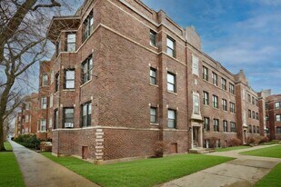 1359 W Touhy Ave in Chicago, IL - Building Photo