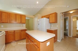 12001 Colonial Estates Ln in Riverview, FL - Foto de edificio - Building Photo