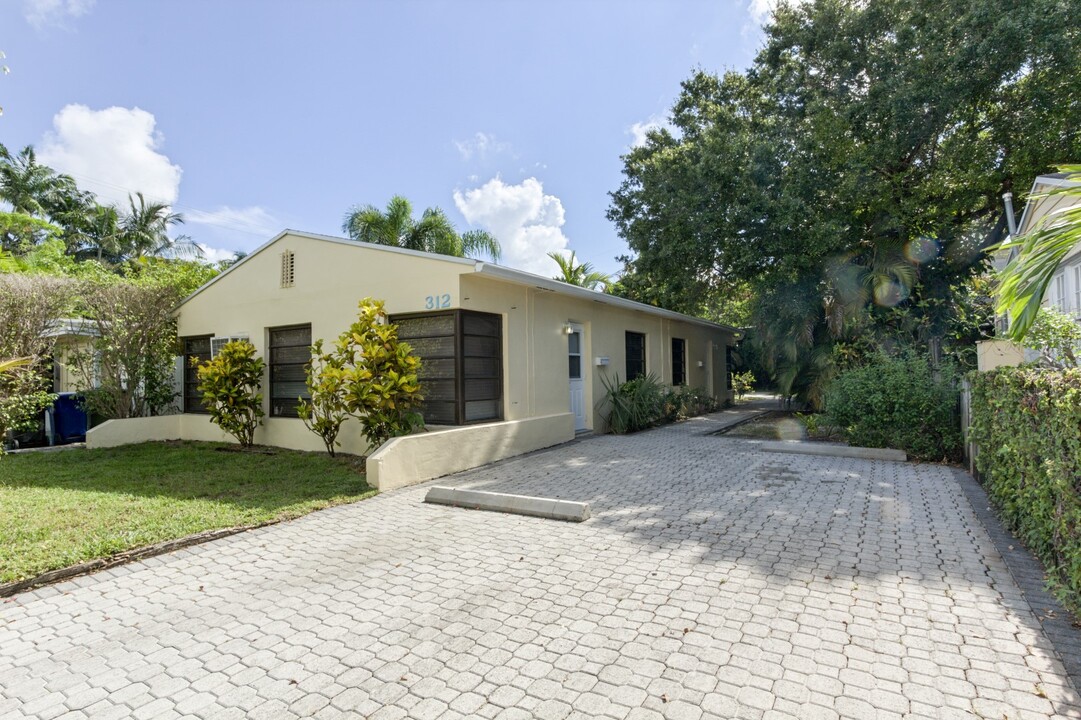 312 NE 14th Ave in Fort Lauderdale, FL - Building Photo