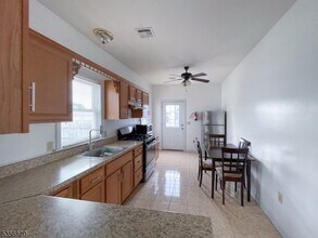 560 Forest St in Kearny, NJ - Building Photo - Building Photo