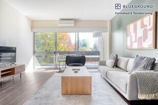 565 Arastradero Rd in Palo Alto, CA - Building Photo