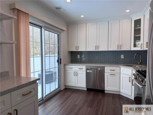 12 Covington Ct in East Brunswick, NJ - Building Photo - Building Photo