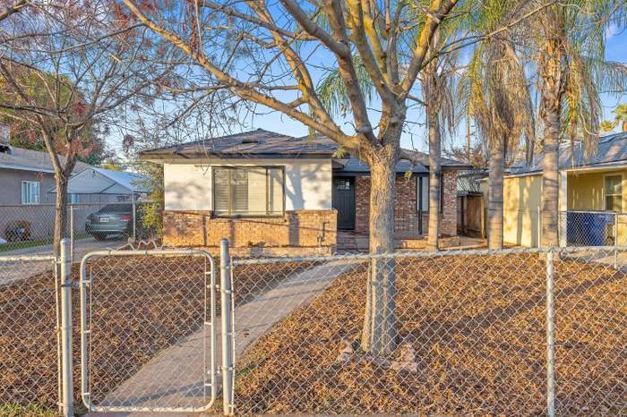336 W Pinedale Ave in Fresno, CA - Building Photo