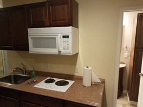 521 Island Breeze Ln, Unit Furnished studio with uti in San Diego, CA - Building Photo - Building Photo