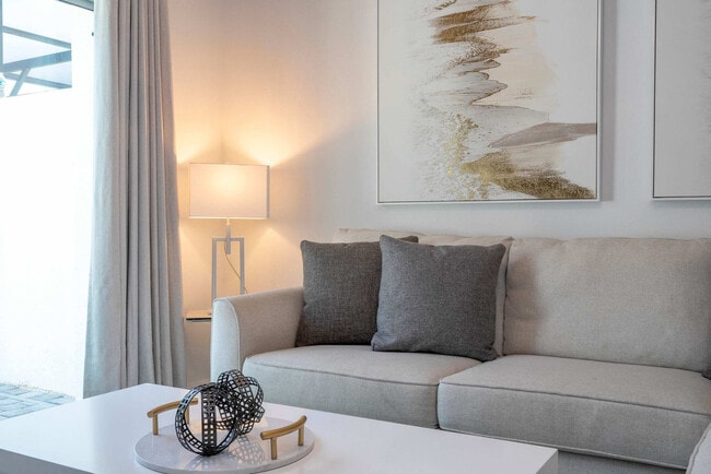 244 Famagusta Dr in Davenport, FL - Foto de edificio - Building Photo