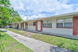 856 SW 10th St in Hallandale Beach, FL - Building Photo - Building Photo