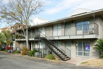 Woodland Park Apartments in Houston, TX - Building Photo - Building Photo