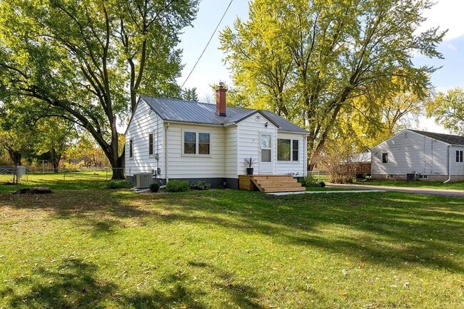 241 Carrington Ave in Waterloo, IA - Foto de edificio - Building Photo