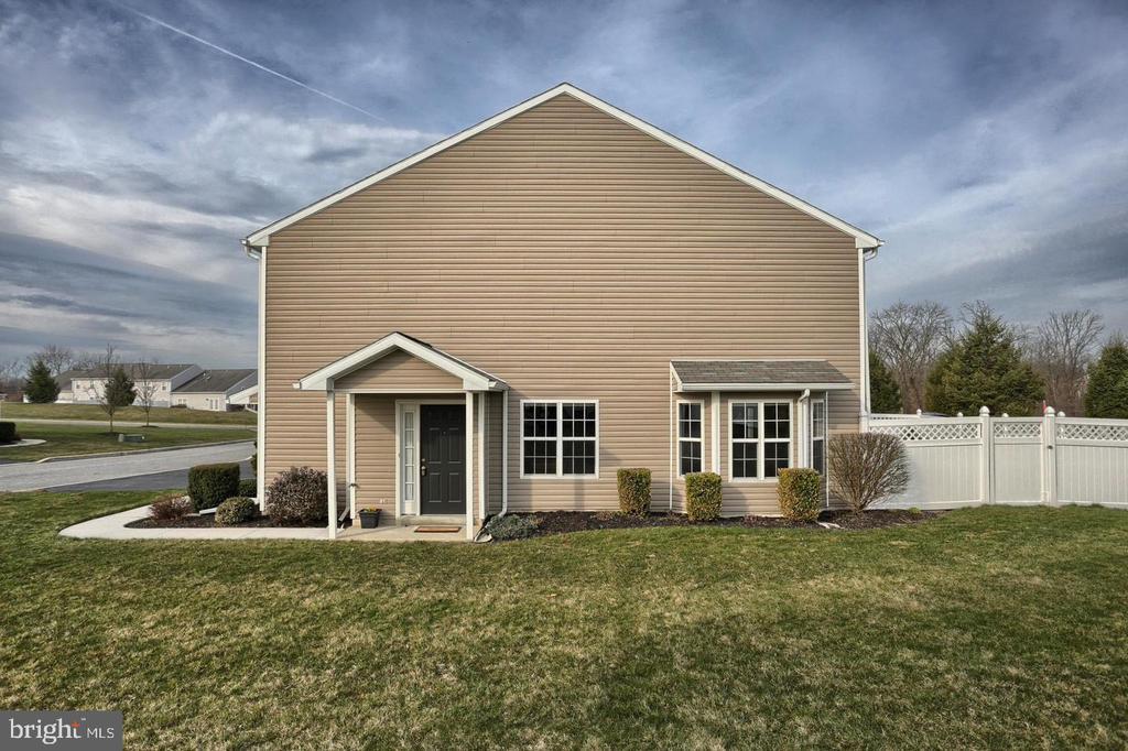 150 Merlin Dr in Hummelstown, PA - Building Photo