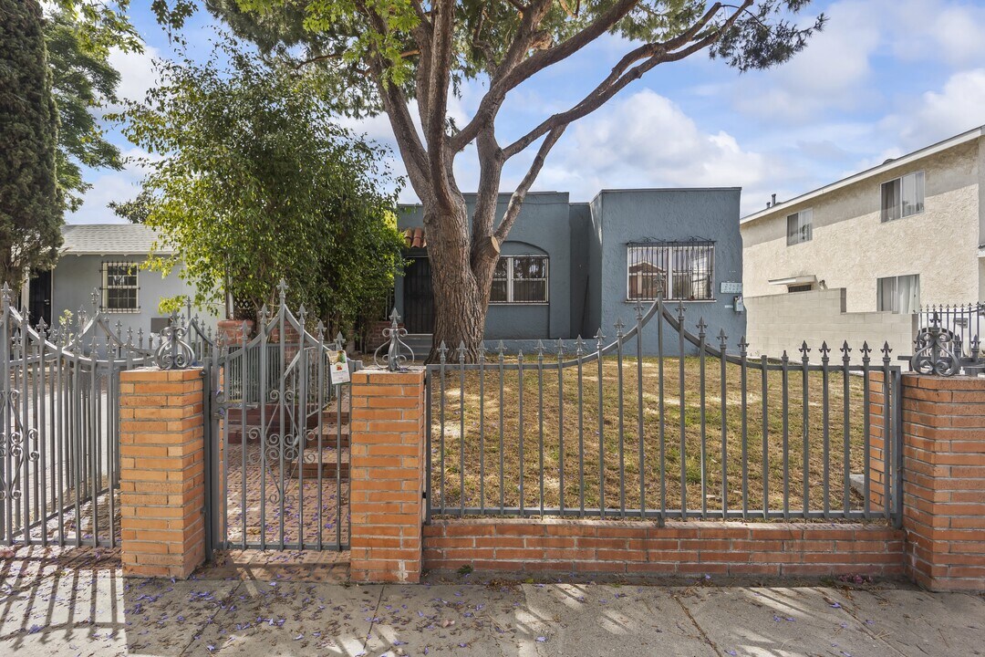 2965 S Rimpau Blvd in Los Angeles, CA - Building Photo