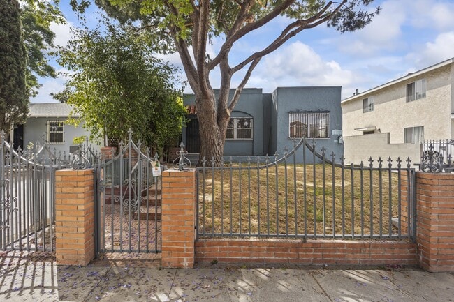 property at 2965 S Rimpau Blvd