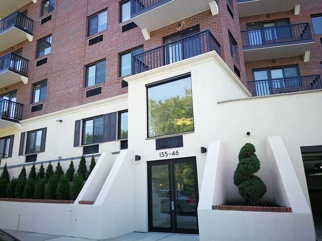46-146 Grand Central Pkwy in Queens, NY - Building Photo - Building Photo